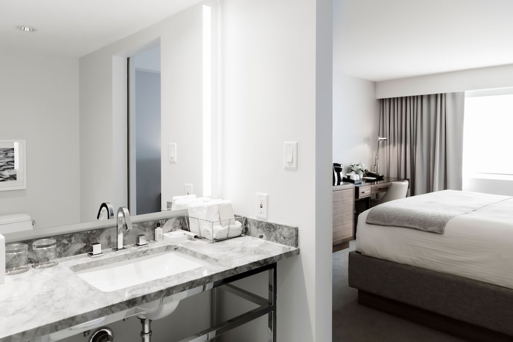 The James Hotel 48/48