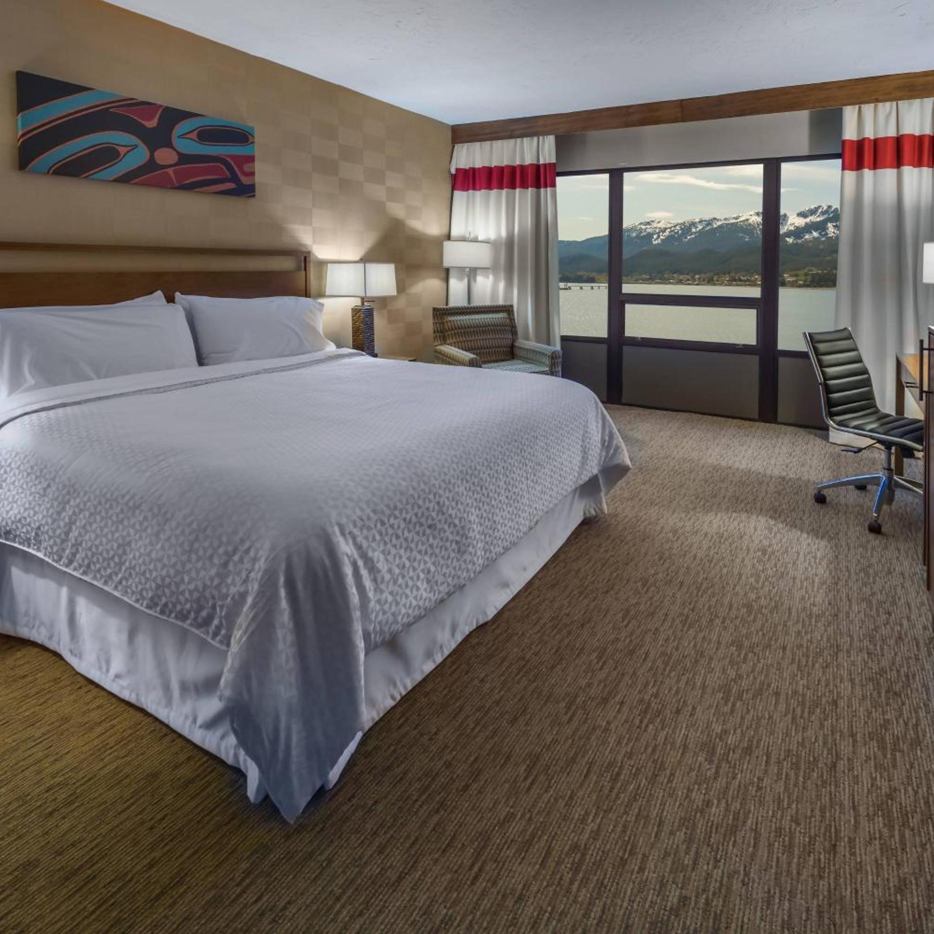 Guest room, King bed, Water view