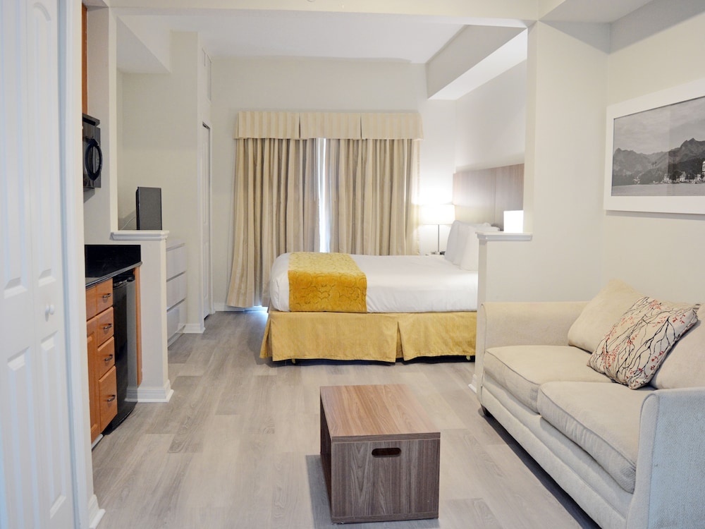 The Point Hotel & Suites 36/75