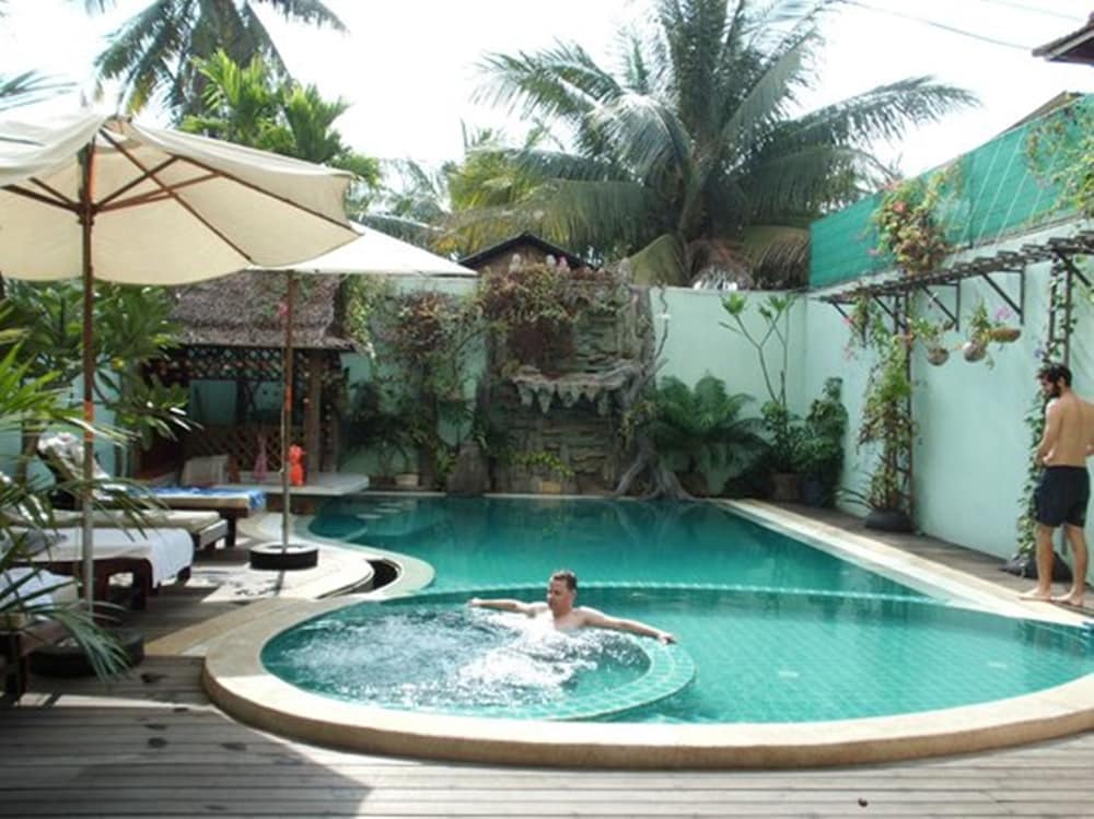 Siem Reap Riverside Hotel 66/67