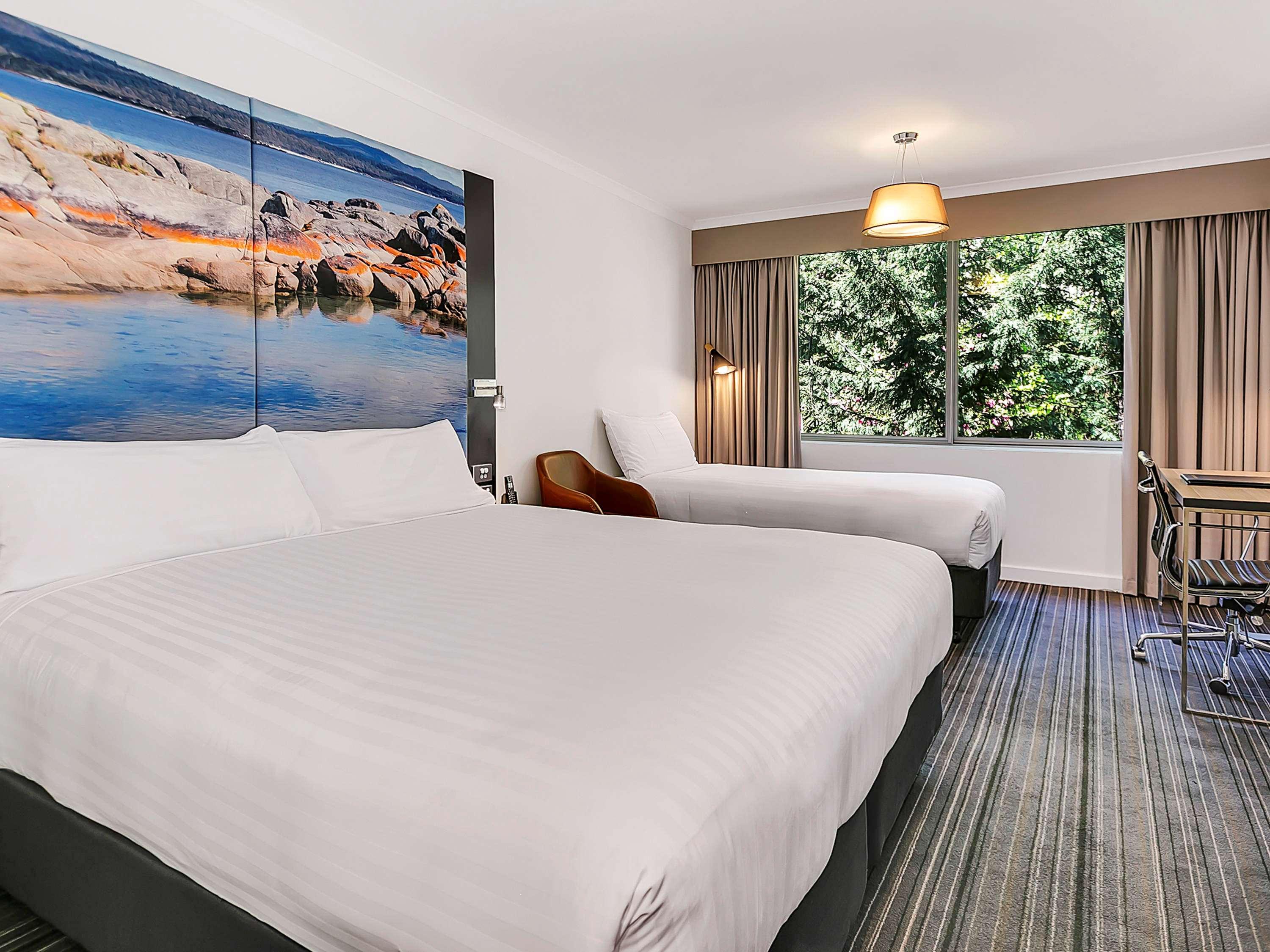 DELUXE, 1 KING AND 1 SINGLE BEDS