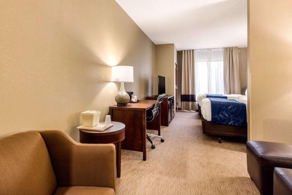 Comfort Suites Manchester 37/41