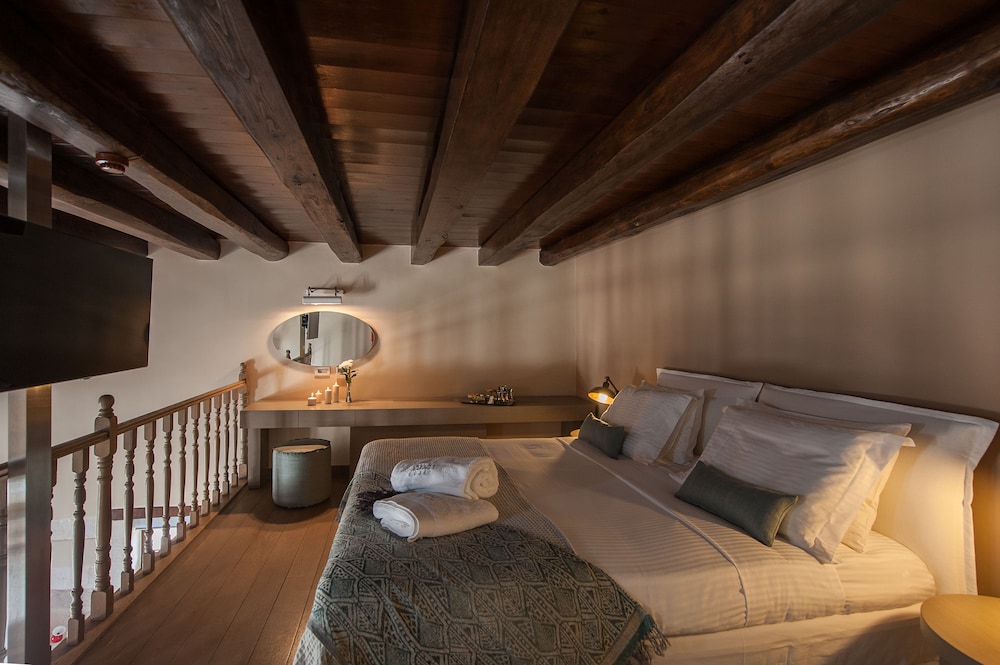 Serenissima Boutique Hotel 43/71