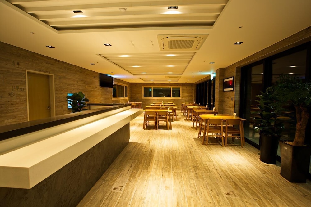 Suave Hotel 23/30