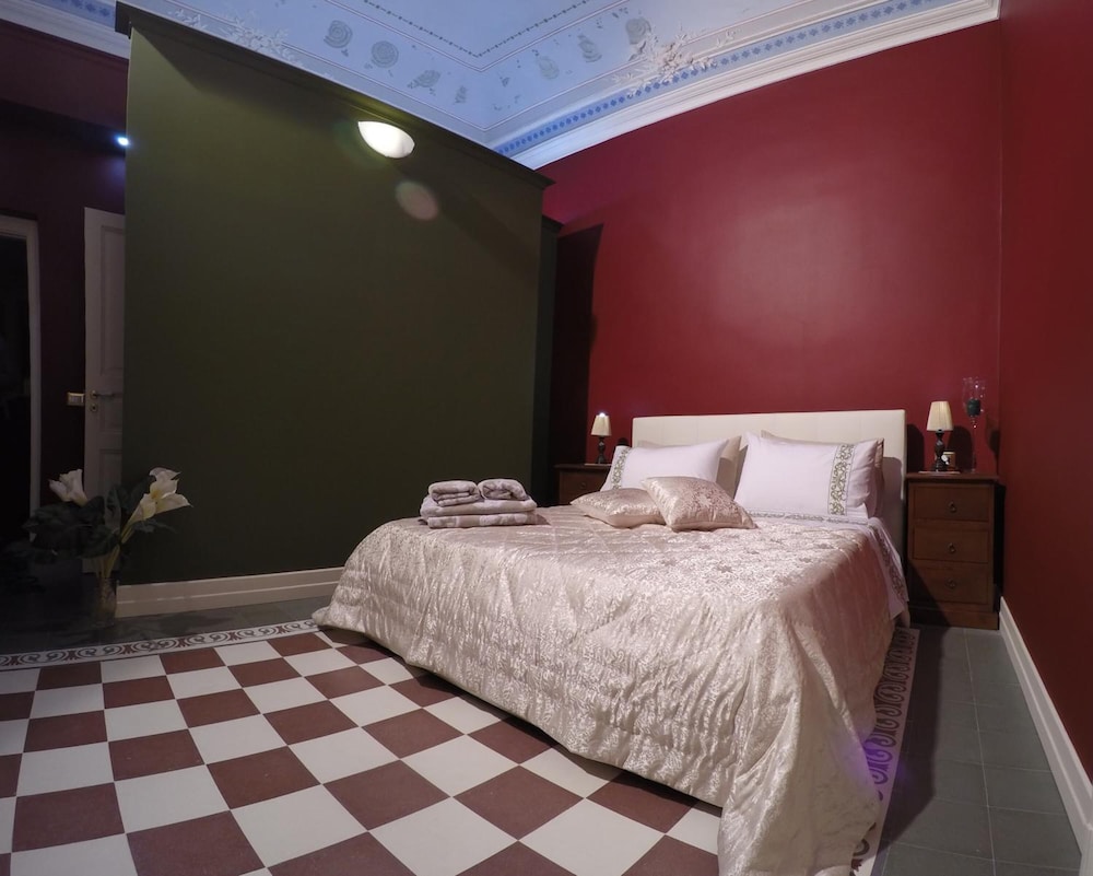 Art Fashion House Luxury Rooms 8/35