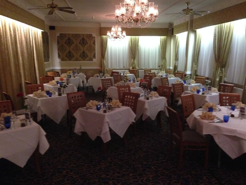Hardwicke Hall Manor Hotel 28/36