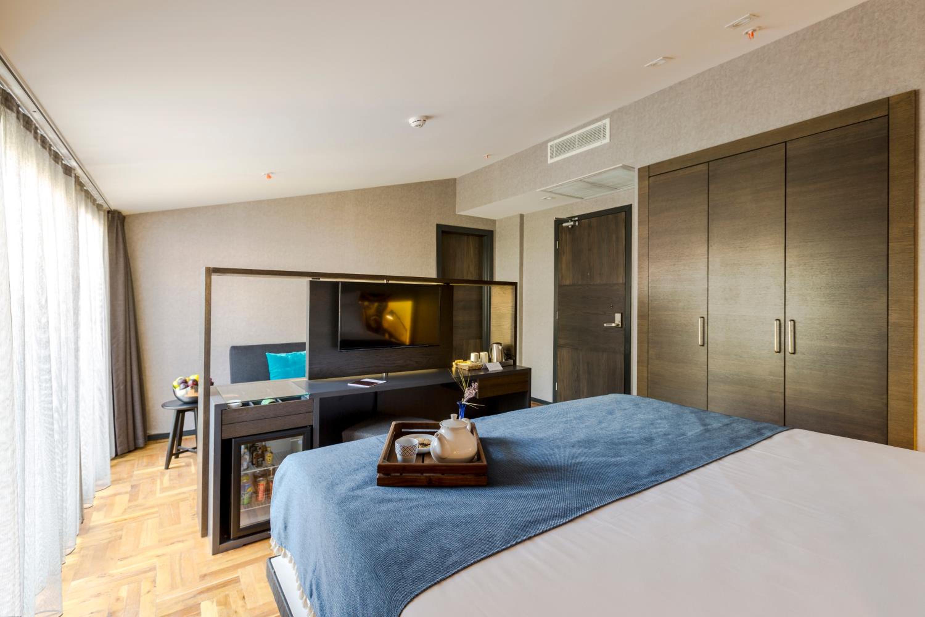 Plus, Comfort, Single, King Bed