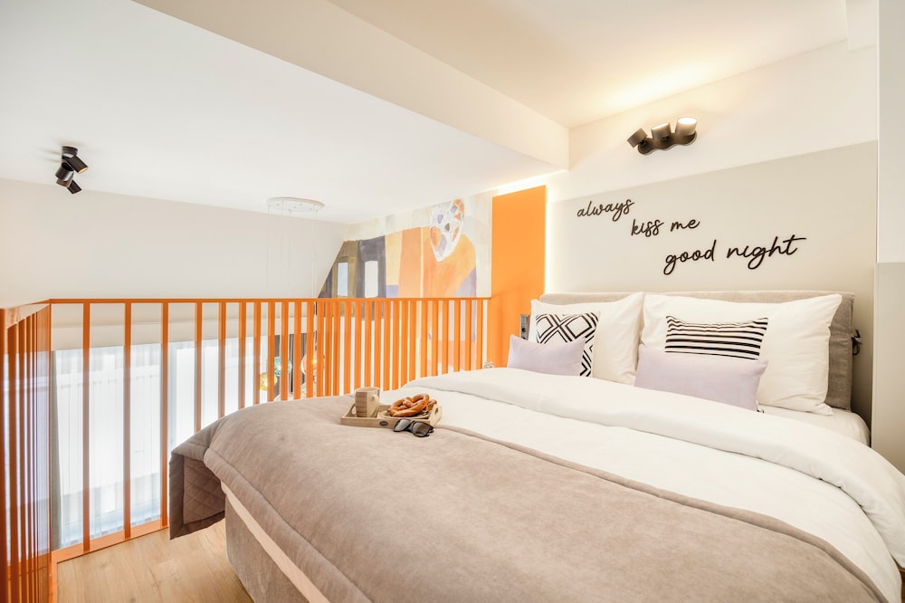 1 Bedroom, One of a Kind Plus, Apartment, Double Bed, Sofa