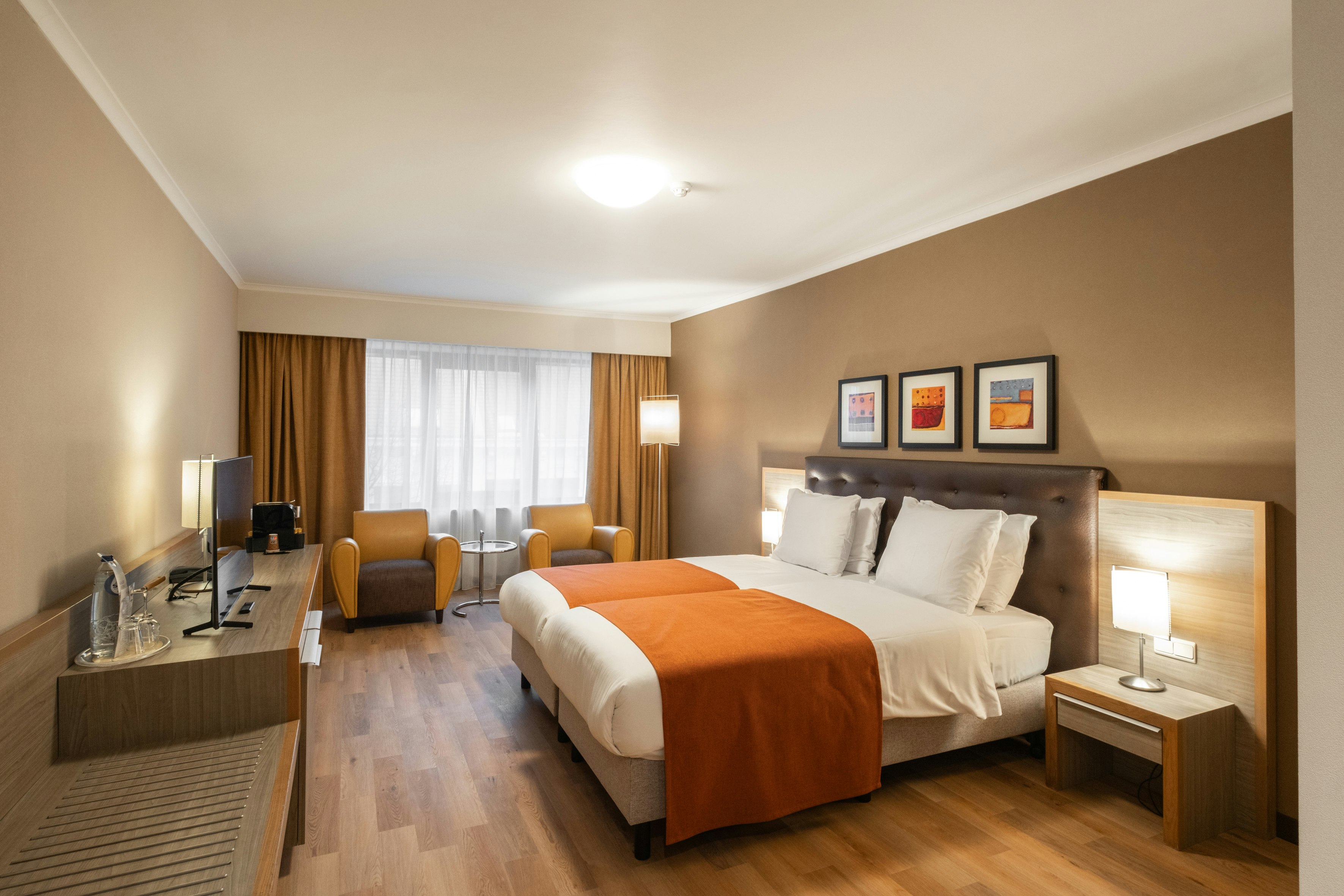 Capsule, Superior, Queen Bed