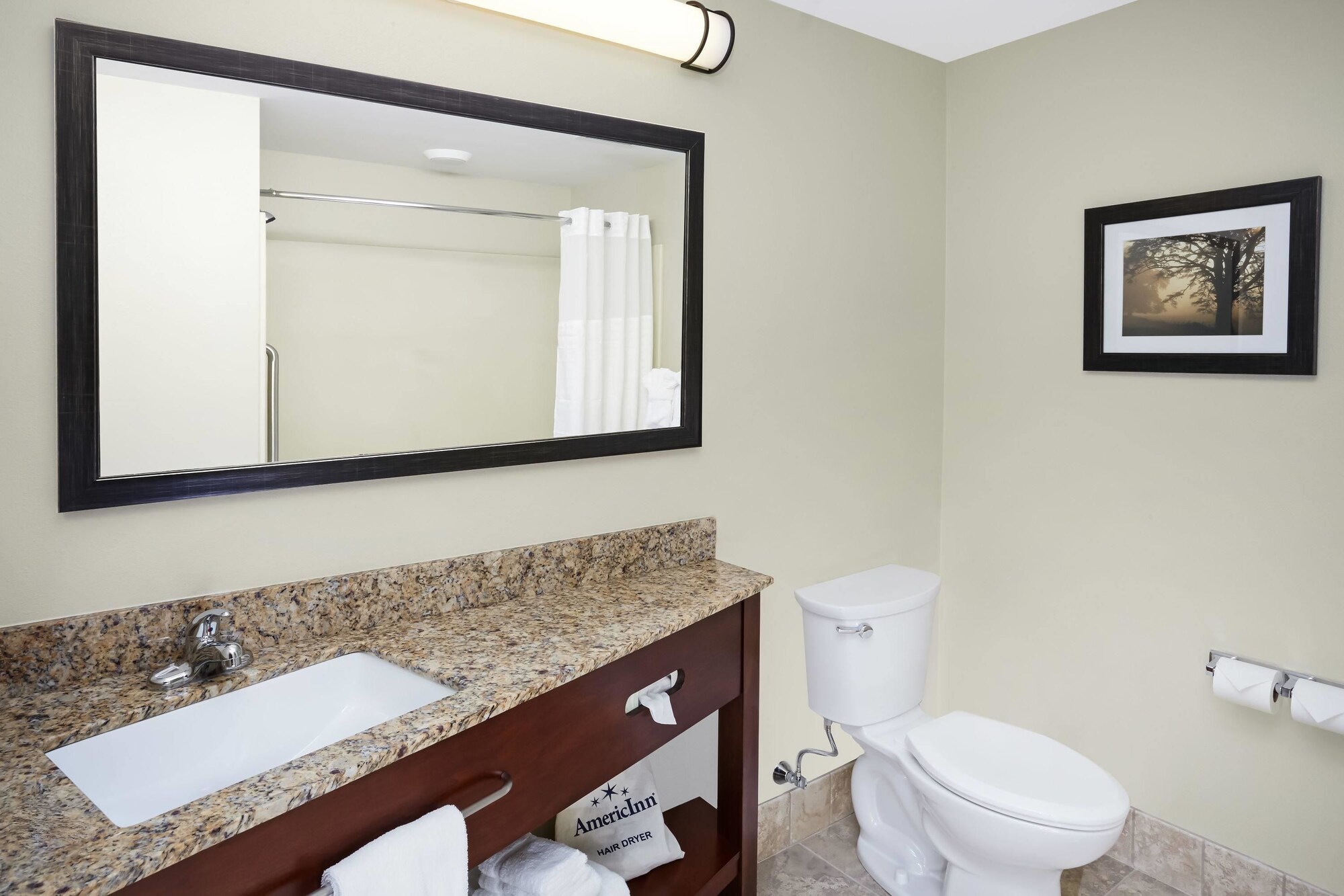 جناح استوديو بسريرين كوين لذوي الإعاقة، AmericInn by Wyndham Waupun 3/3