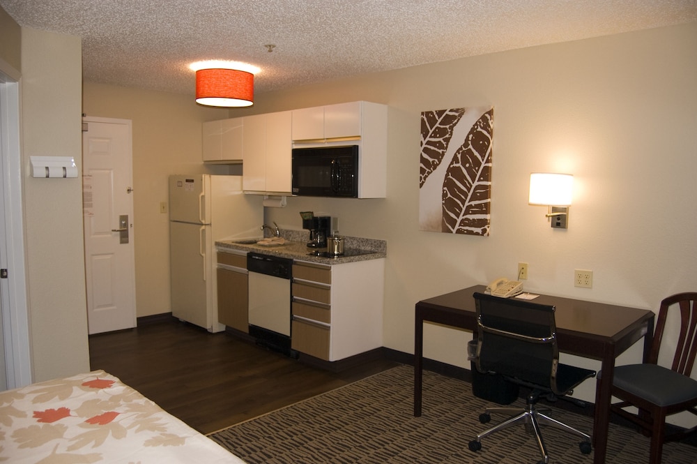 MainStay Suites Omaha Old Mill 17/21