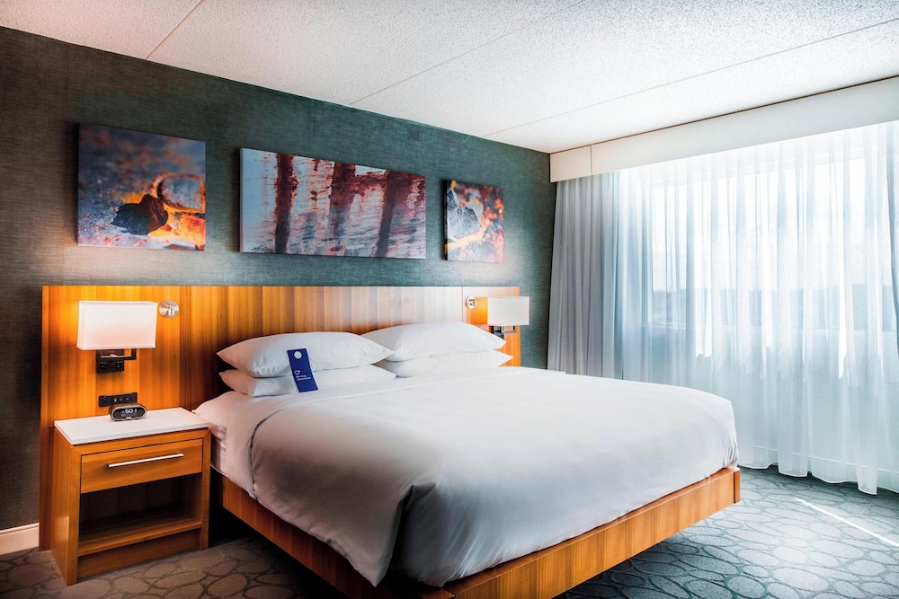 ROOM, KING BED