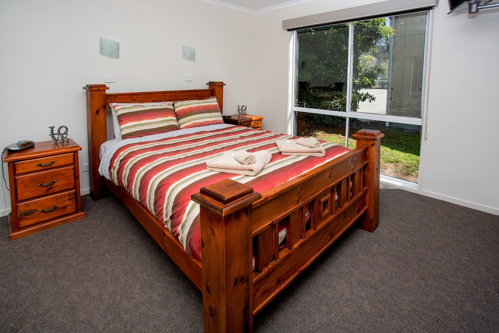 Garden Cottage, Queen and Twin Beds