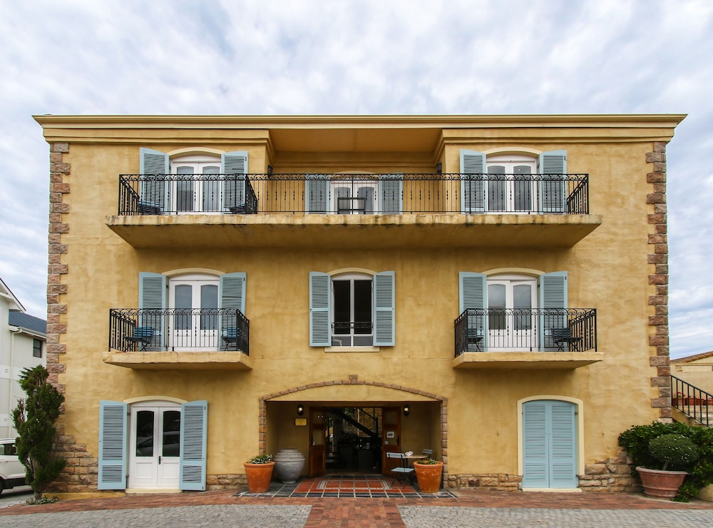 Auberge Burgundy Guest House Hermanus 2/43
