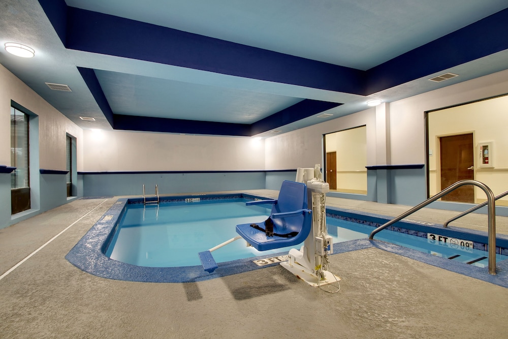 Holiday Inn Express Hotel & Suites Laurel 24/53