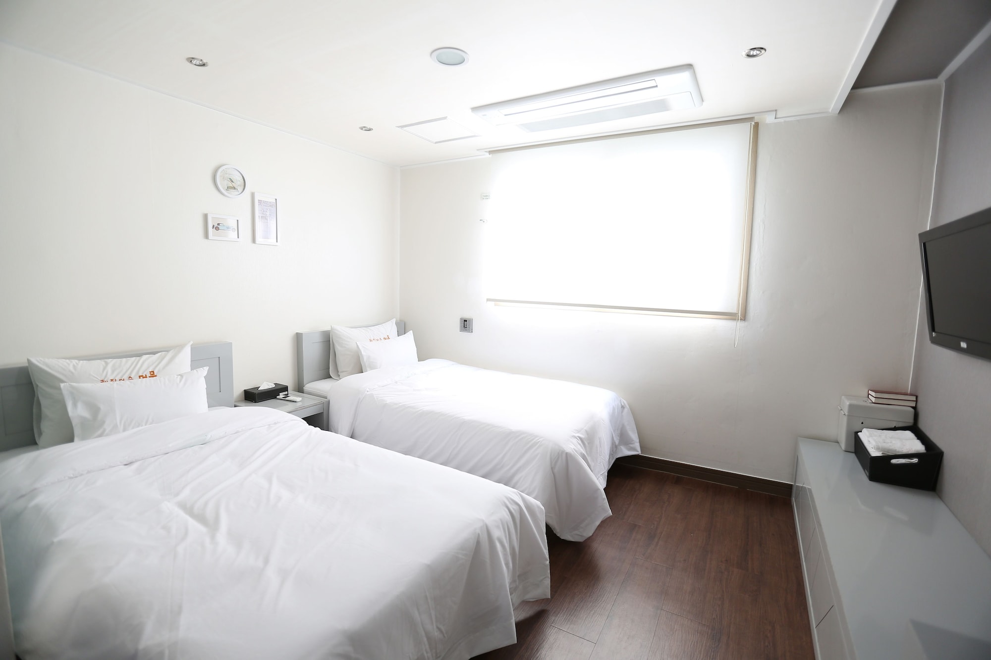 DELUXE, TWIN BEDS
