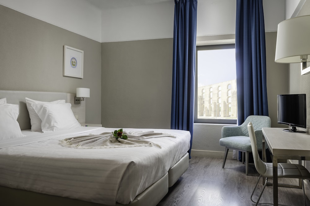 Room, Twin Beds