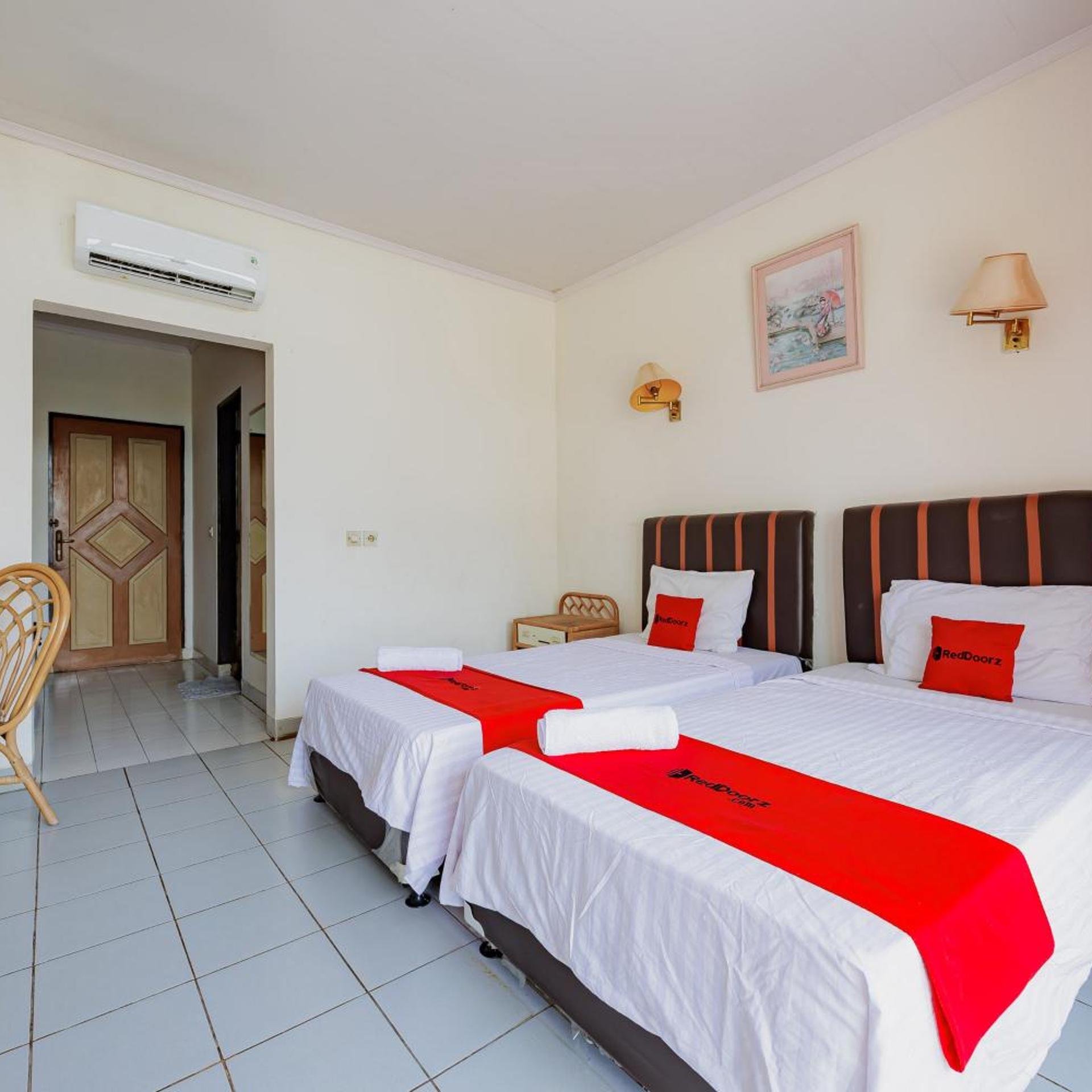 RedDoorz Plus near Tugu Mercusuar Anyer 21/50