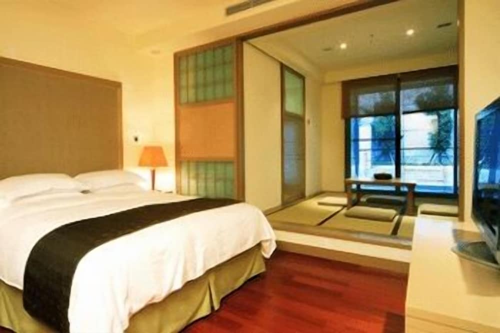 Cedarwood Villa 8/46