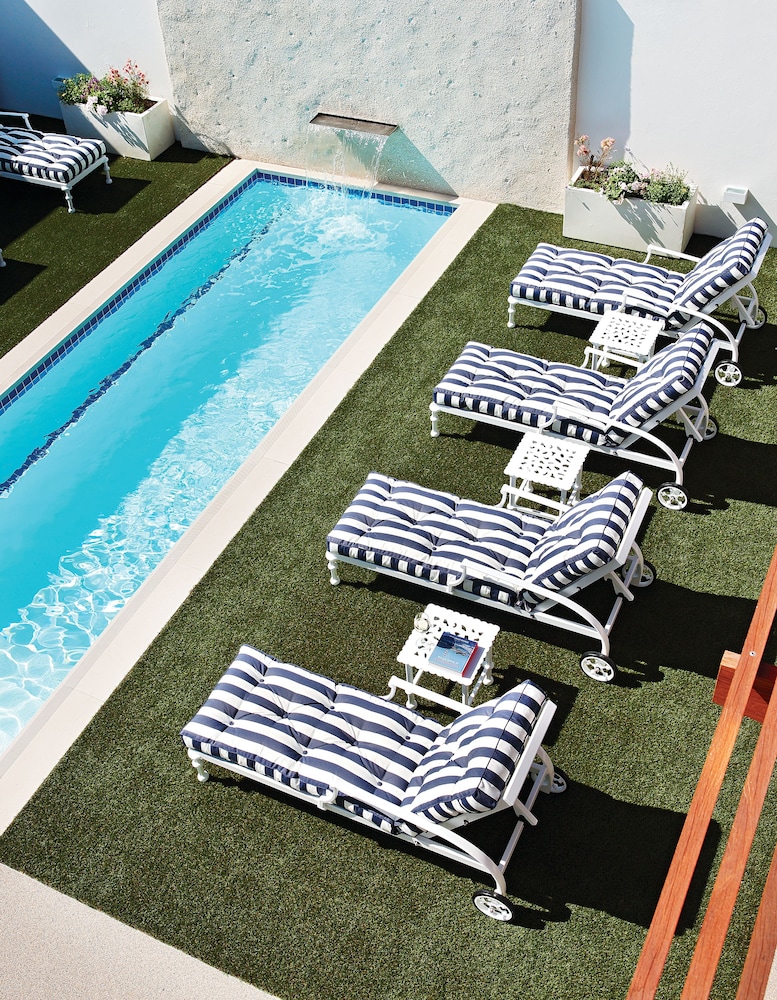 One Marine Drive Boutique Hotel 47/73