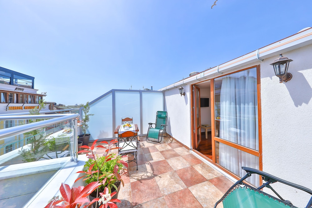 Senatus Hotel 2/50