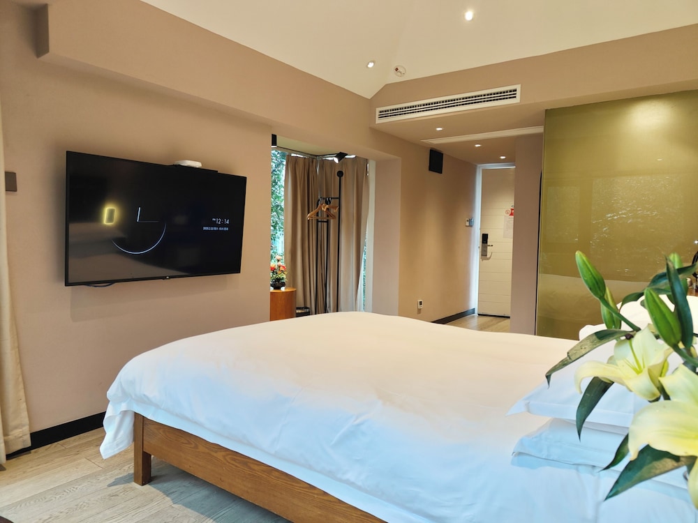 Lotus Glade Hotel 33/50
