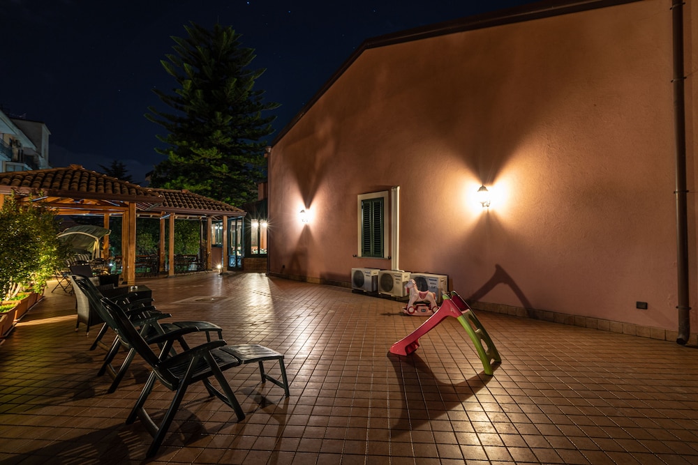 B and B Di Charme Alhambra 47/56