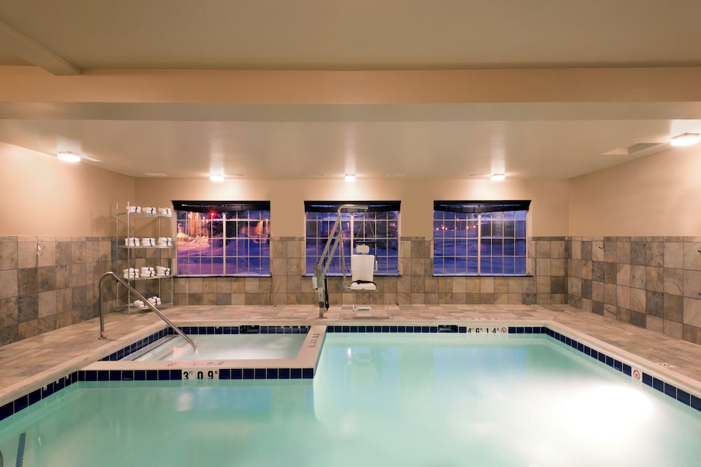 Holiday Inn Express And Suites Fraser Winter Park Area Formerly the Pinnacle Lodge 34/73