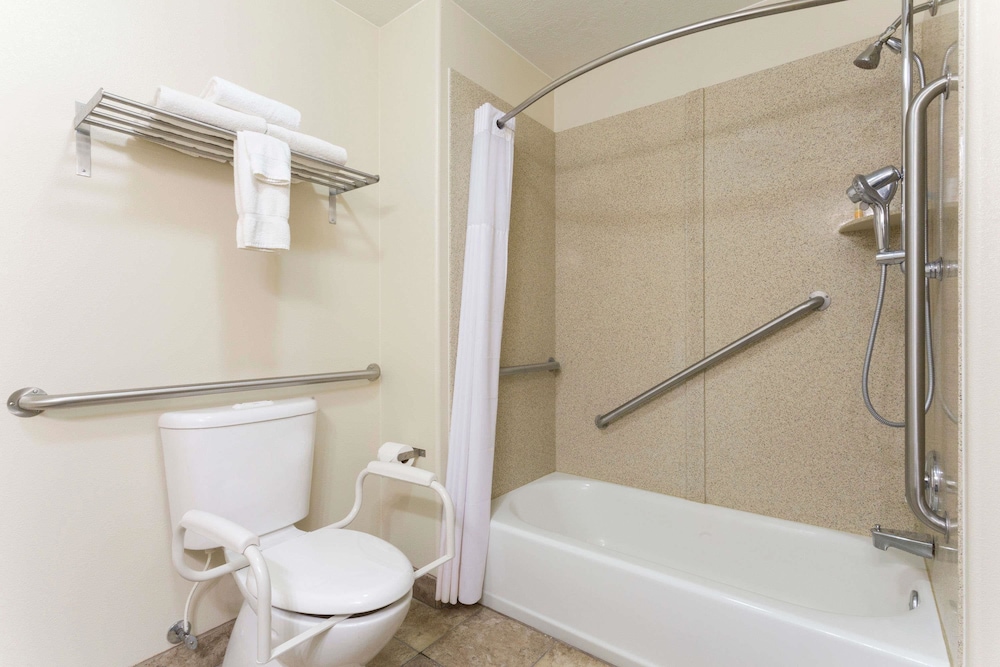Days Inn by Wyndham Beaver 9/22