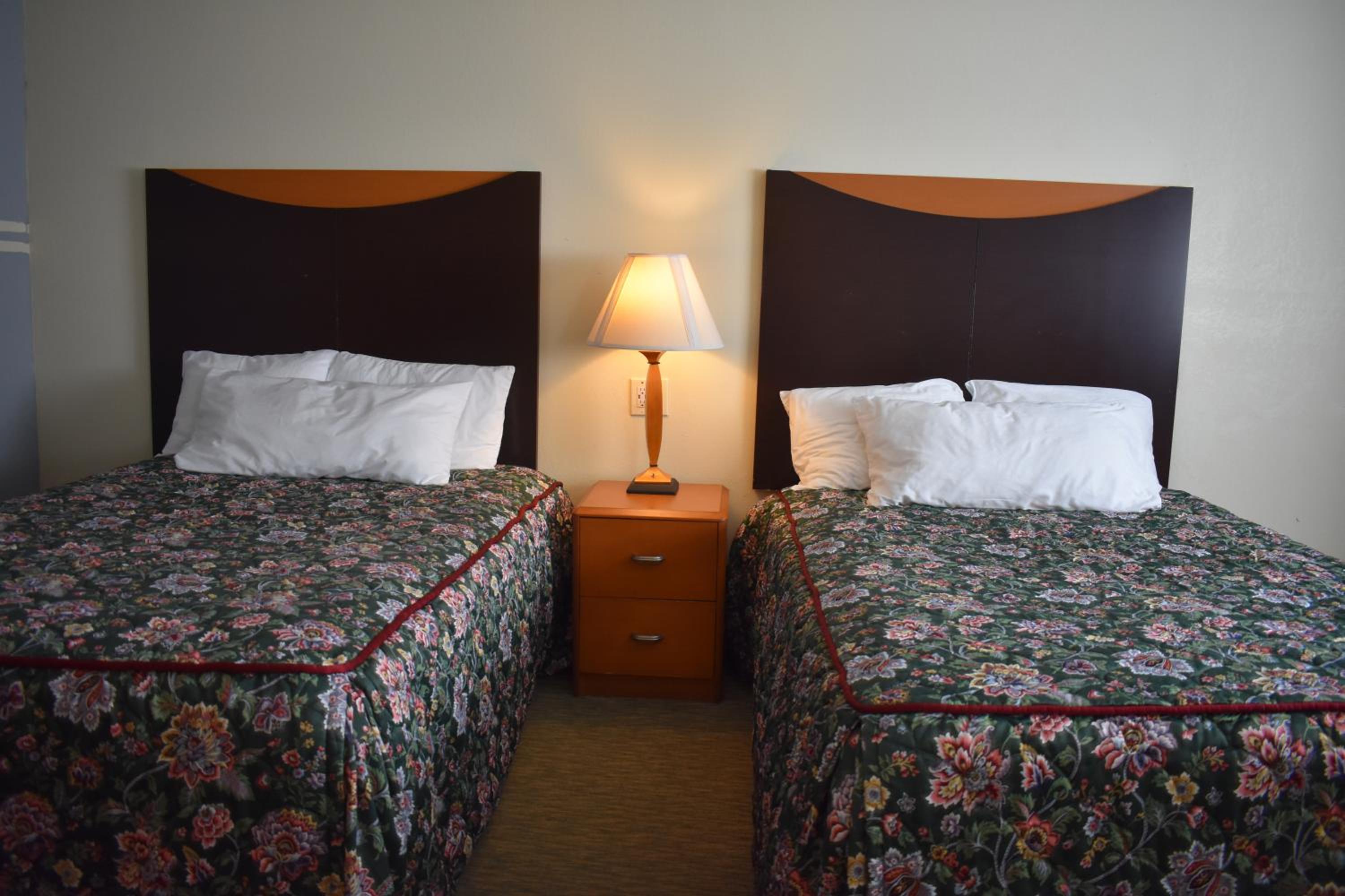 غرفة قياسية بسرير مزدوج، East Norwich Inn-Oyster Bay, Long Island, NY 7/10