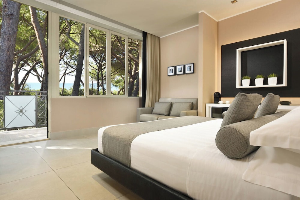 Riva, Panoramic, Queen Bed, with View