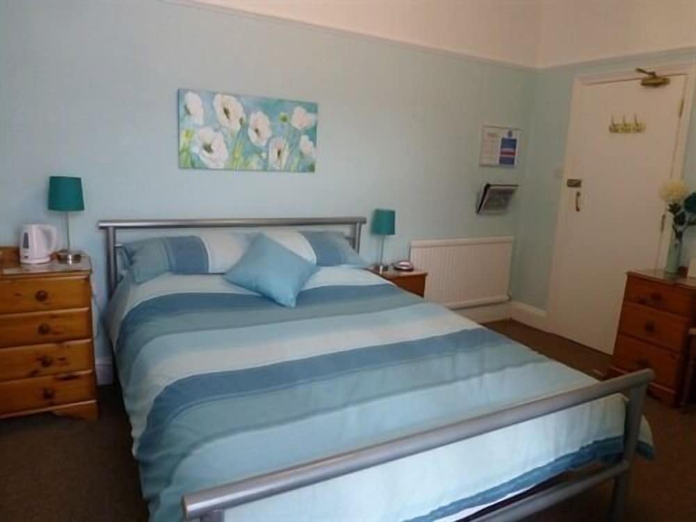 The Meltham Guest House 8/29