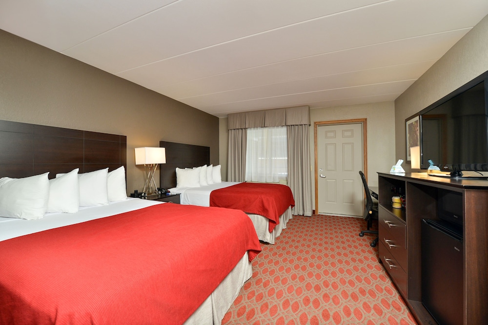 Baymont by Wyndham Brooklyn Center 10/40