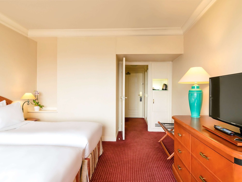 Pullman Bucharest World Trade Center Hotel 12/74