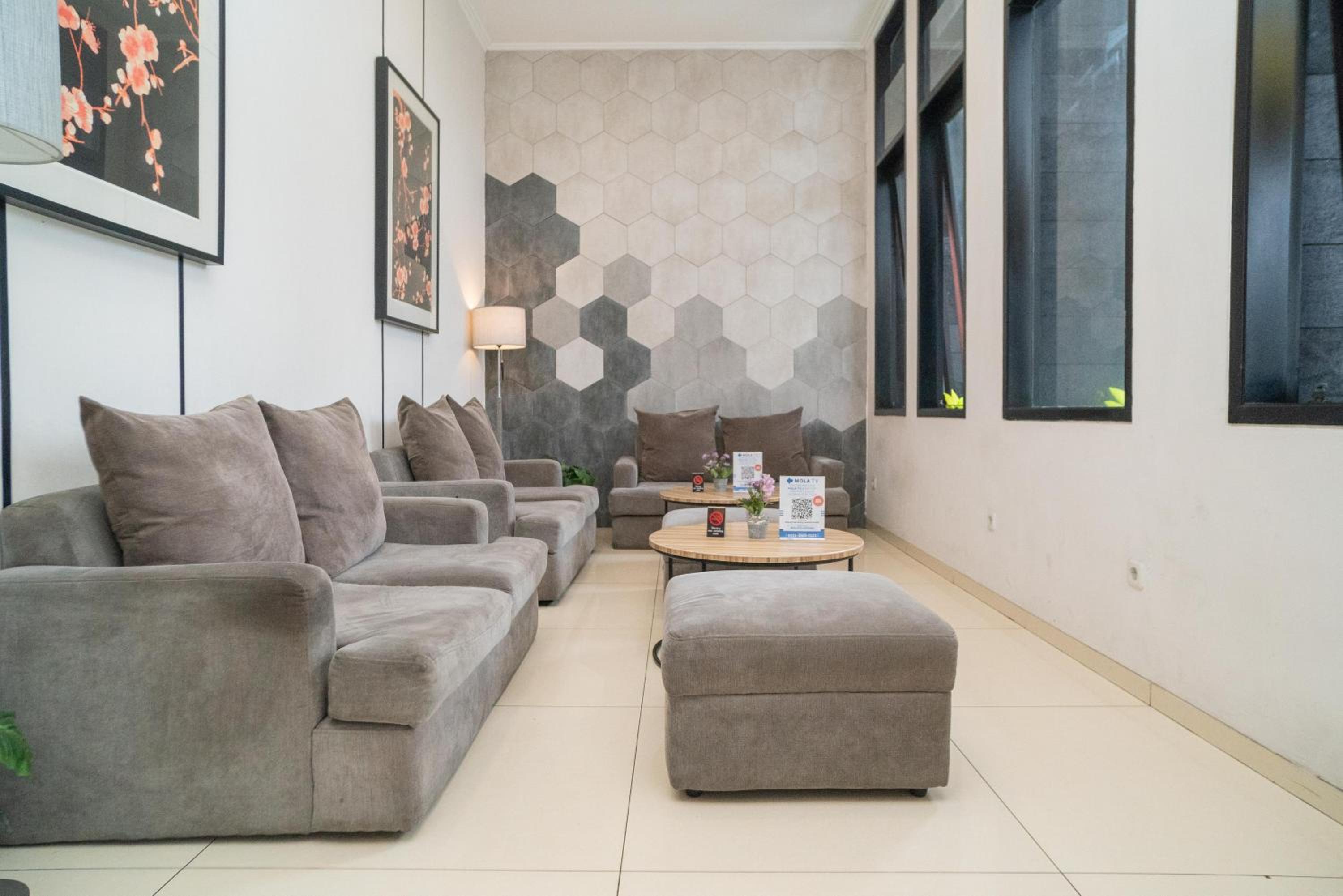 Sans Hotel FiFFa Premiere Malang 33/56