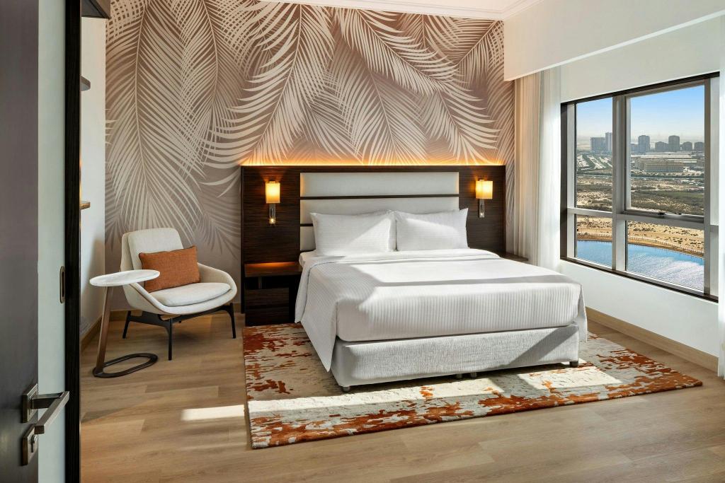 Executive, Suite, King Bed, Partial Water View