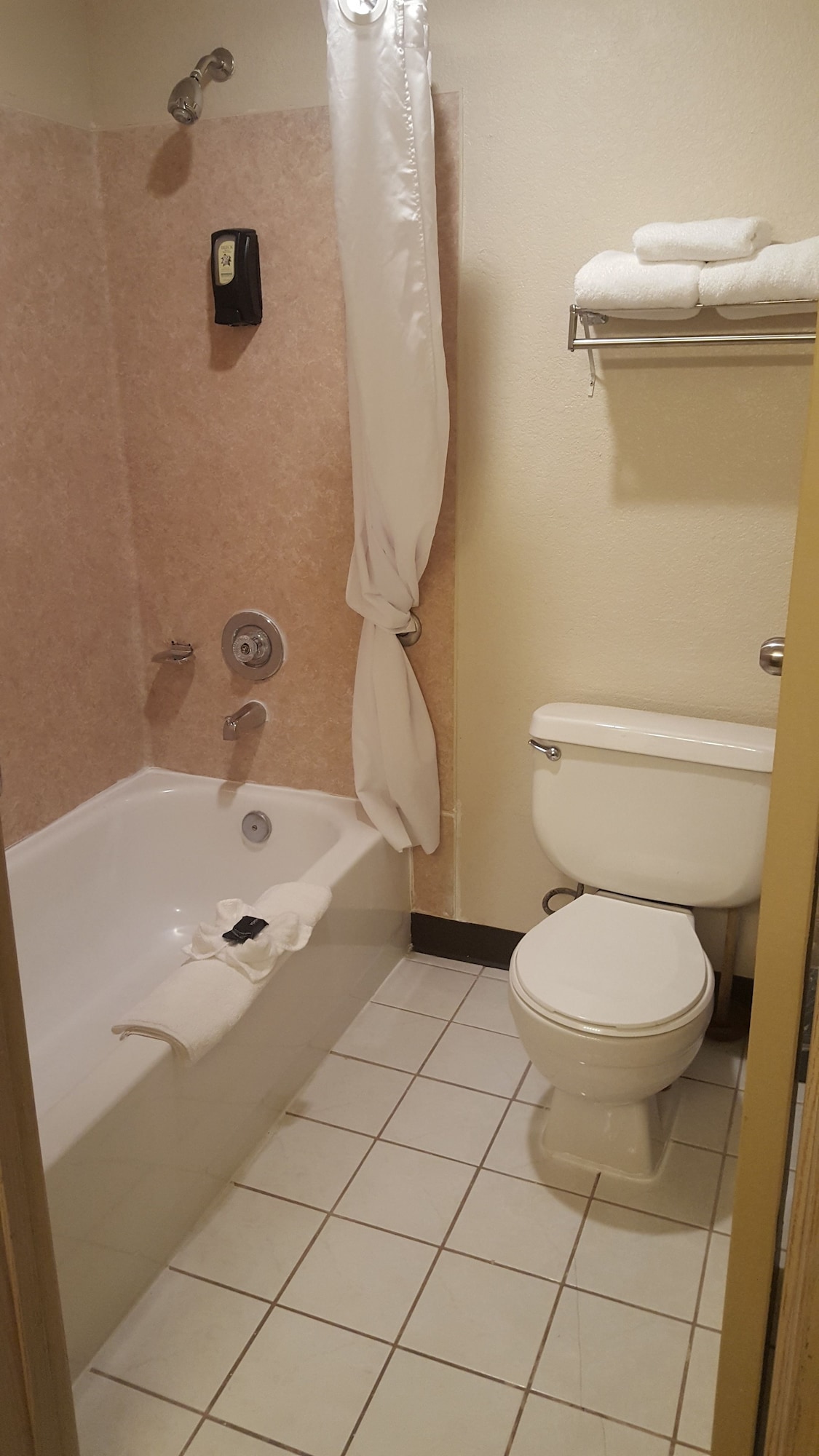 غرفة بسرير كوين للمدخنين، Americas Best Value Inn - Lynnwood / Seattle 7/7