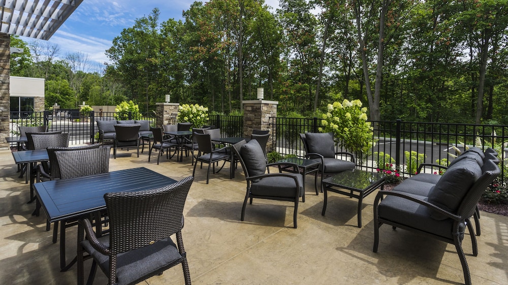 Holiday Inn Express Suites Medina 40/46