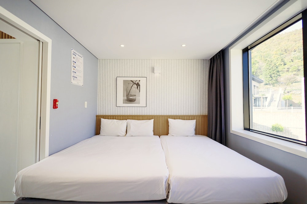 Study, Twin Beds, 1 Double and 1 Single Bed, Ocean View, Private Pool, Pool Access
