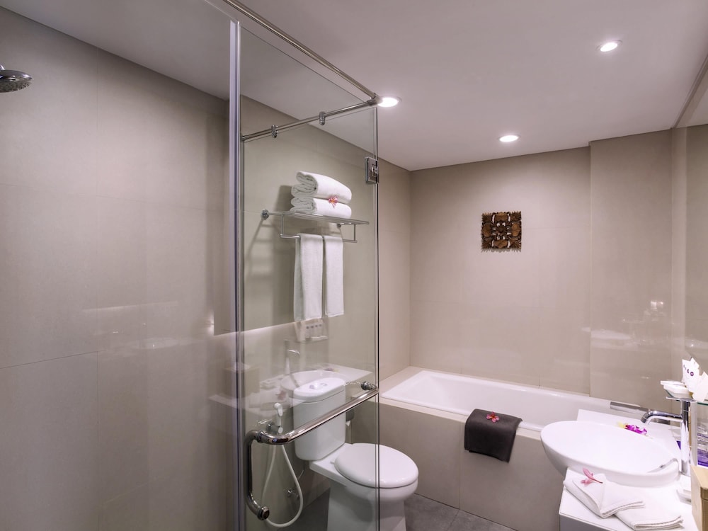 Grand Mercure Yogyakarta Adi Sucipto 69/70