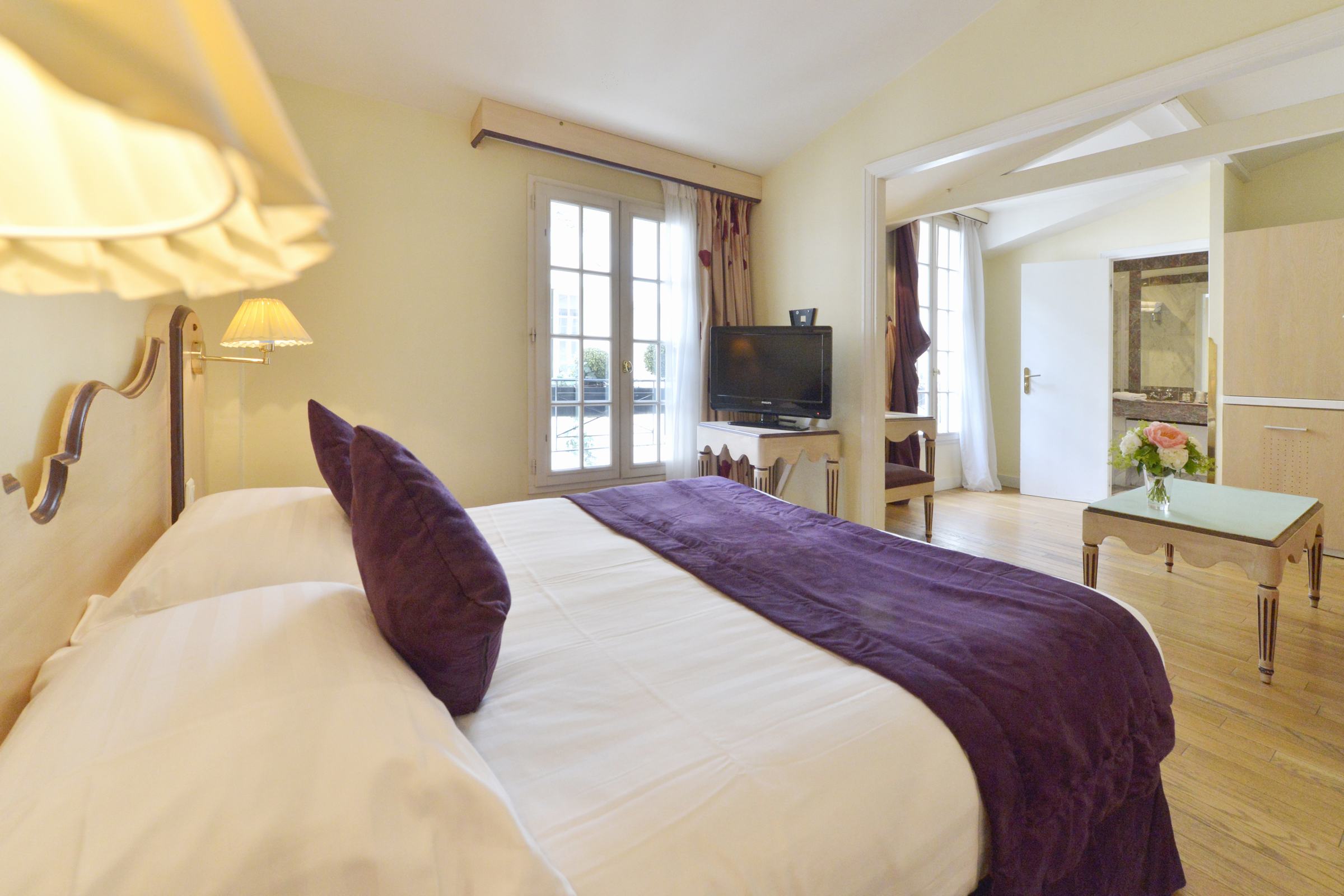 Room, Quadruple
