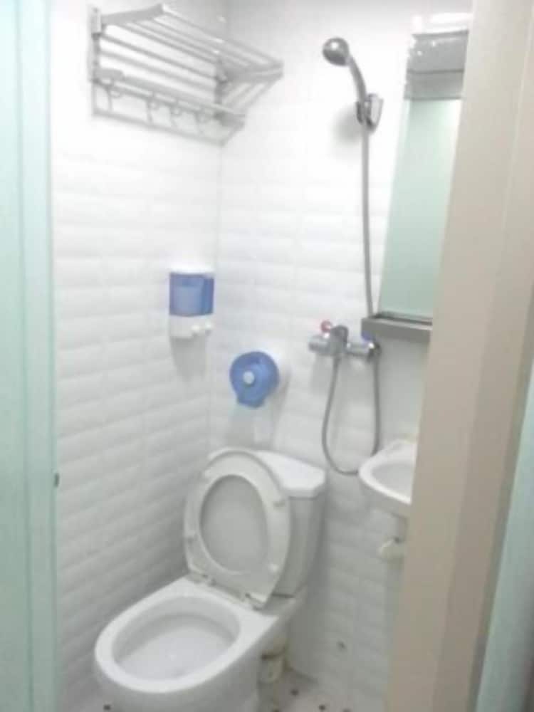 K & B Hostel 55/64