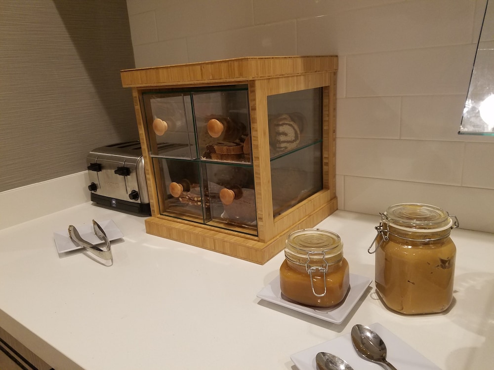 Hyatt Place Indianapolis / Fishers 7/69