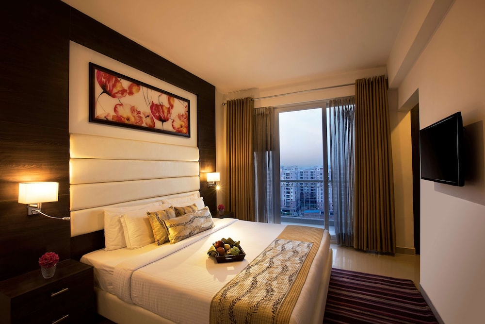 GOLDEN TULIP BHIWADI 6/33