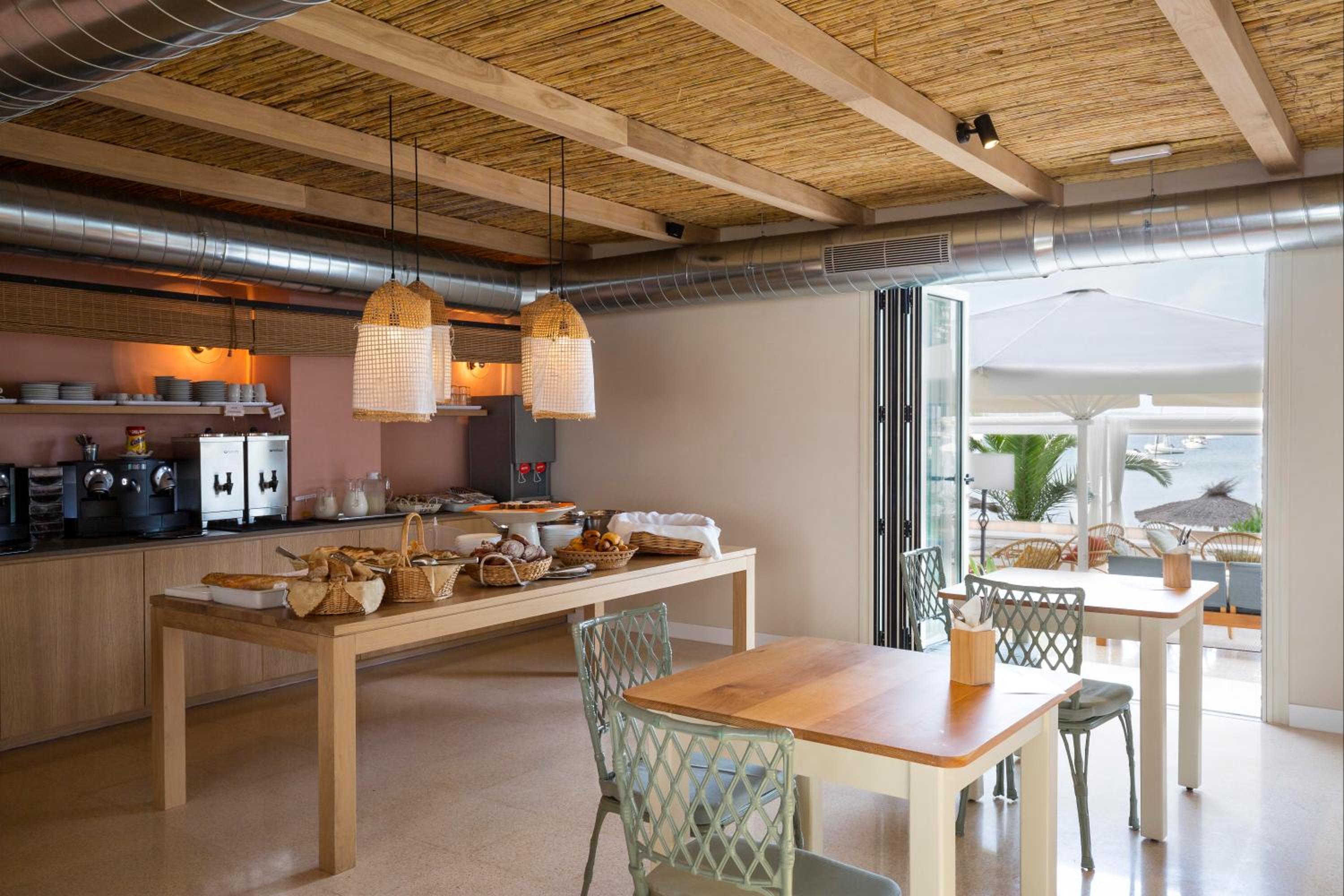 HOSTAL LA SAVINA 46/58