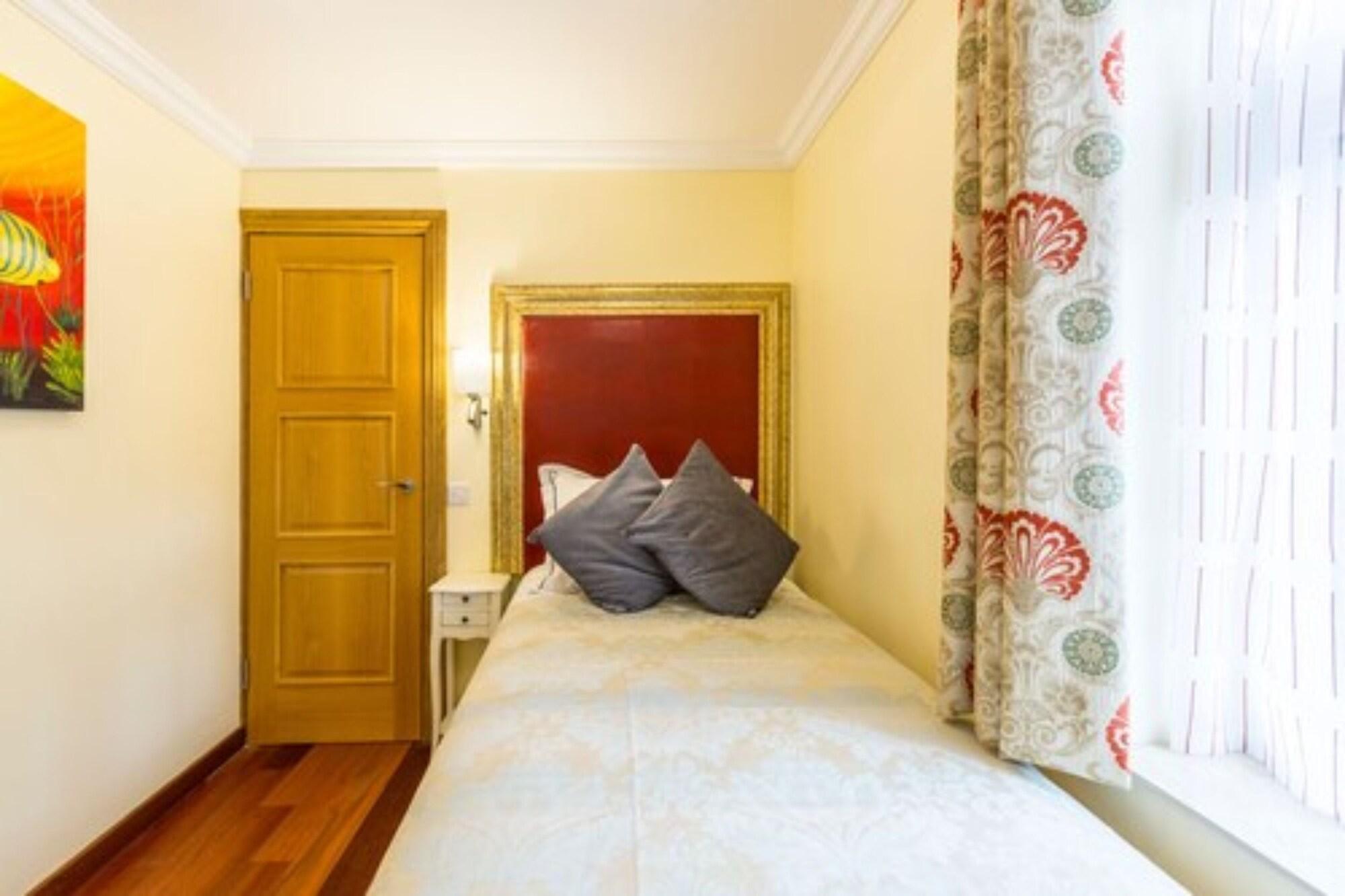 Linton Hotel 25/53