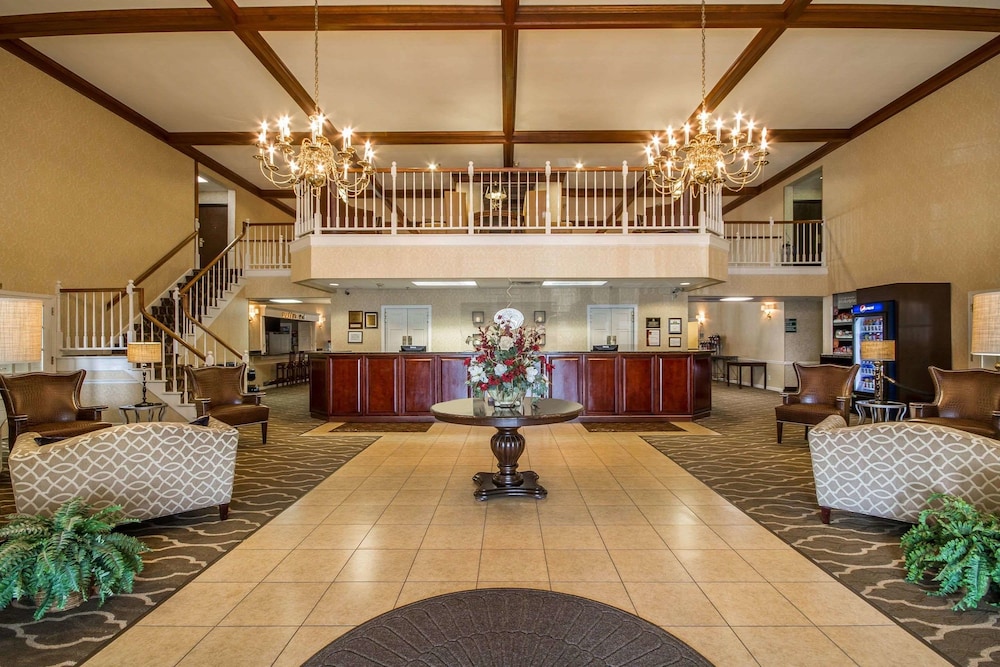 Comfort Suites Appleton Airport 25/27