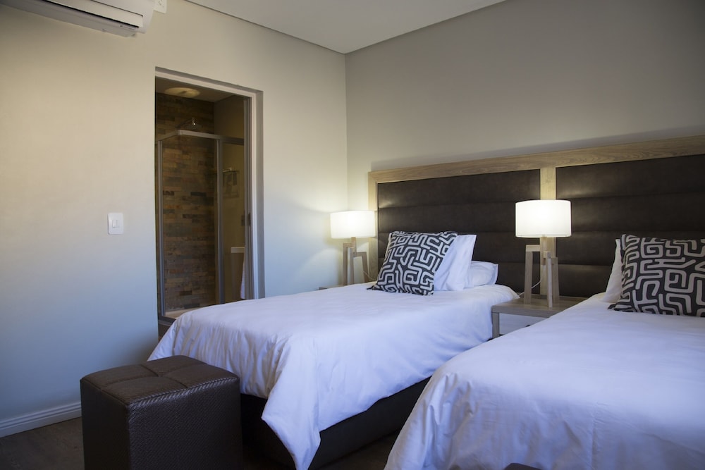 Lodge, Twin Beds