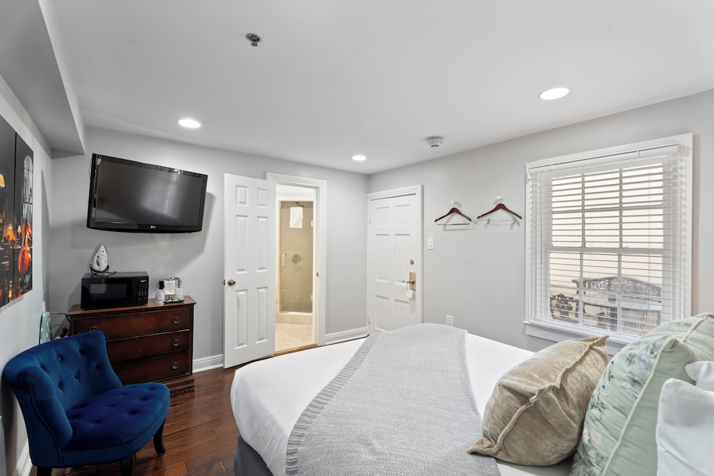 غرفة كومفورت بسرير كوين في الطابق الأرضي، Hotel St Pierre French Quarter 6/10