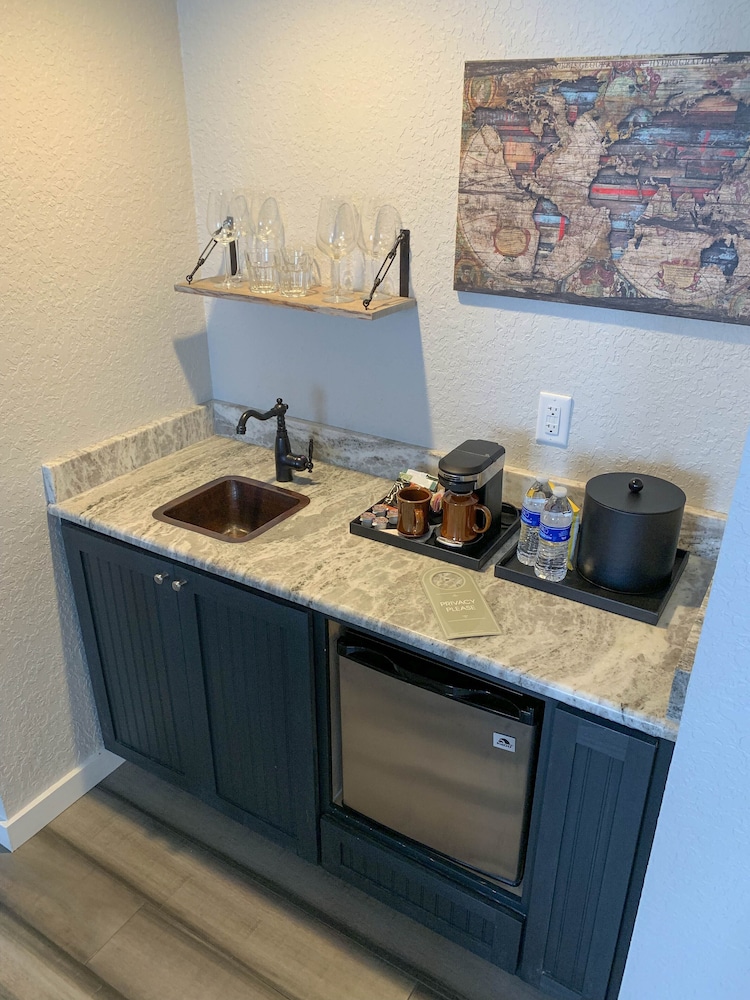 Artisan Downtown 66/80